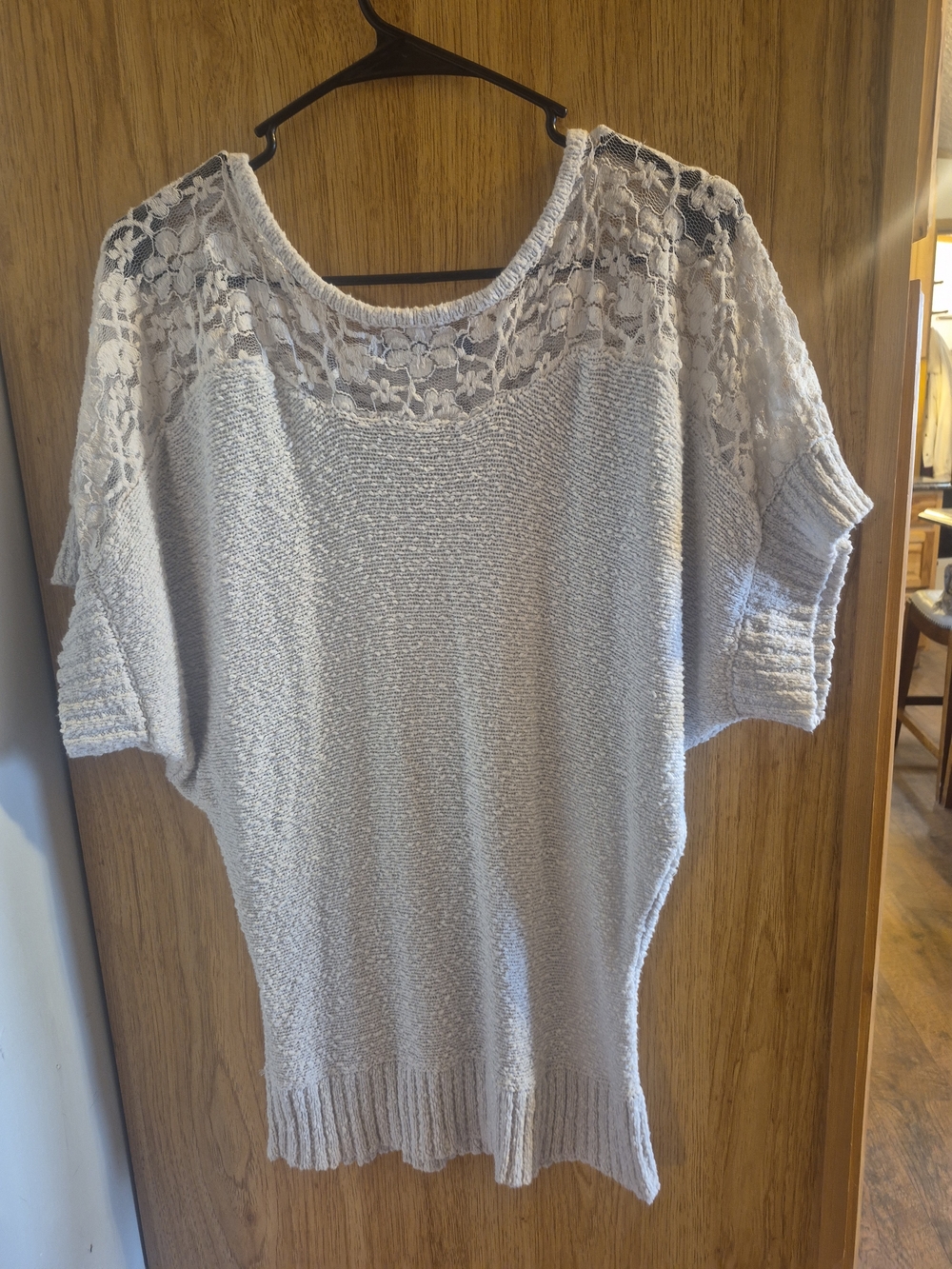 Jennifer Lopez Light Gray Lace Yoke Knit Short-Sleeve Top - Picture 4 of 4